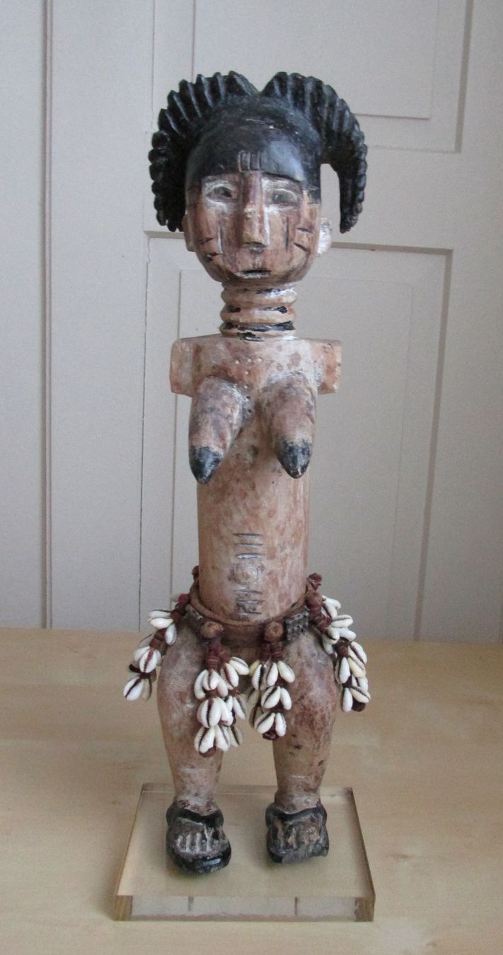 Sculture & Statue: Frauenfigur aus Holz auf Plexiglaspodest / Afrika – Usato da Winterthur venduto da mat_q5d5
