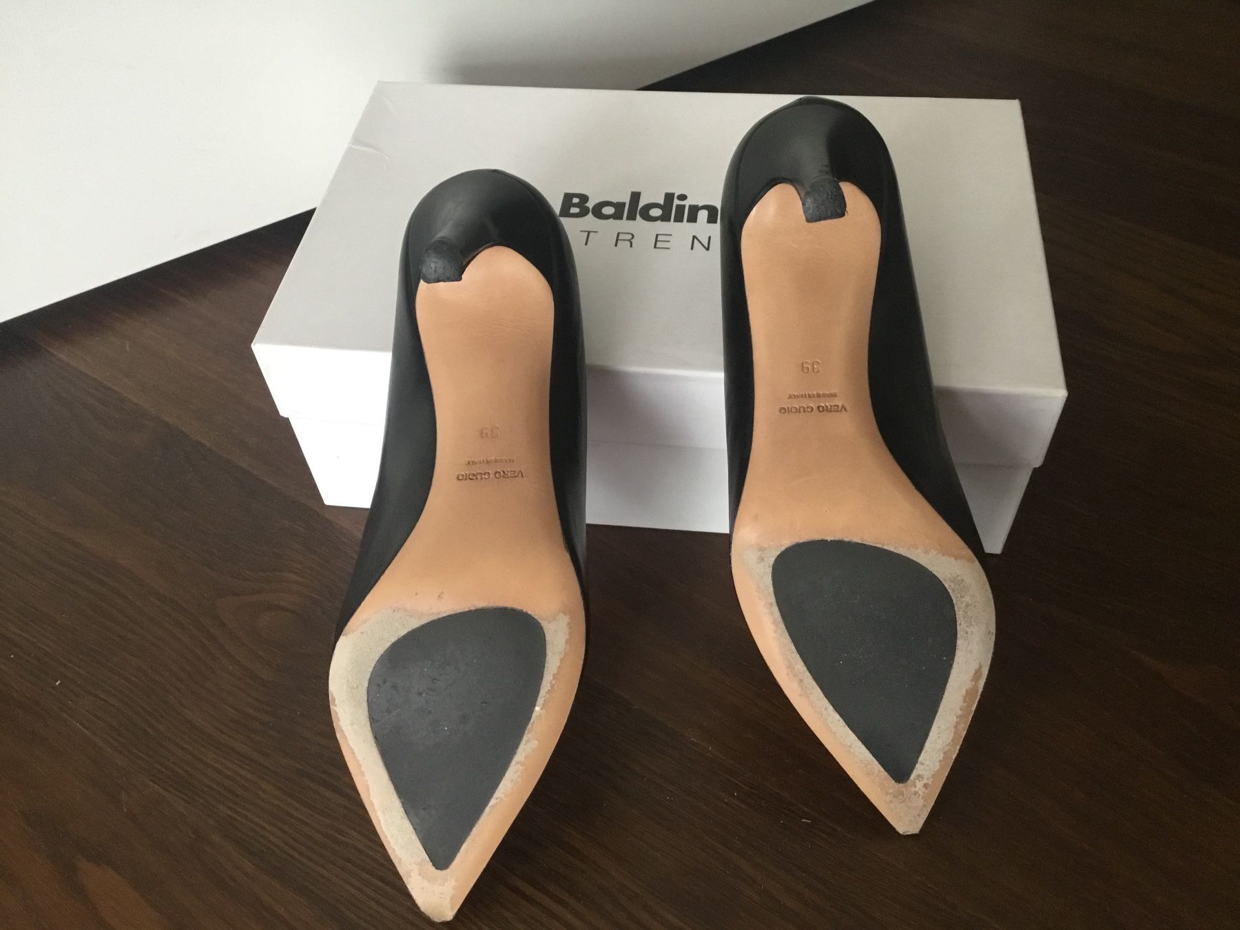 Baldinini Scarpe da donna: Baldinini pointed-toe leather pumps 39 – Usato da Basel venduto da 18Inspiration 2