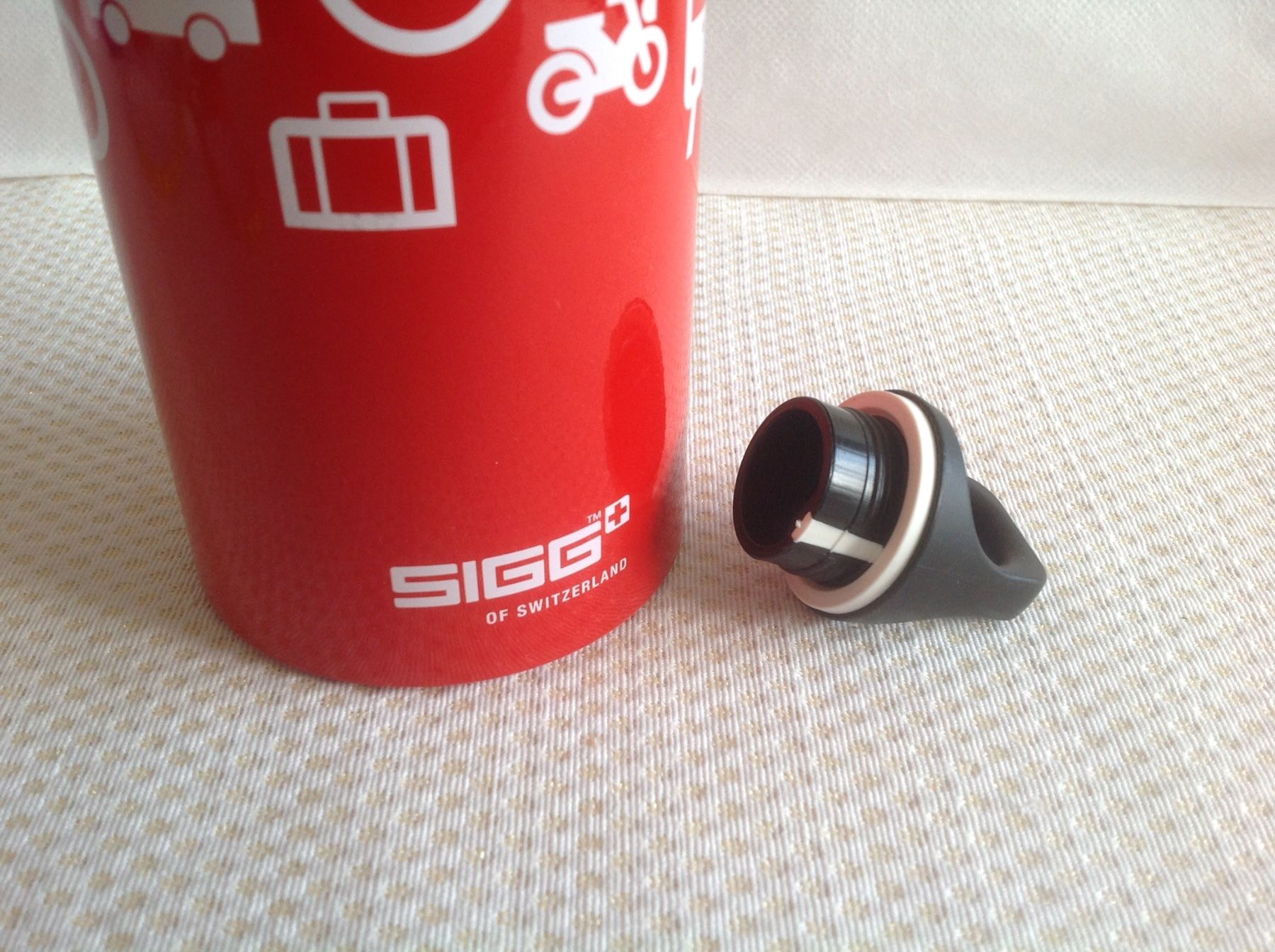 Sigg Trinkflaschen & Thermosflaschen: SIGG - Gourde - Bouteille - rouge Swisscom - 1L – Gebraucht aus Sion von accroshoes 4