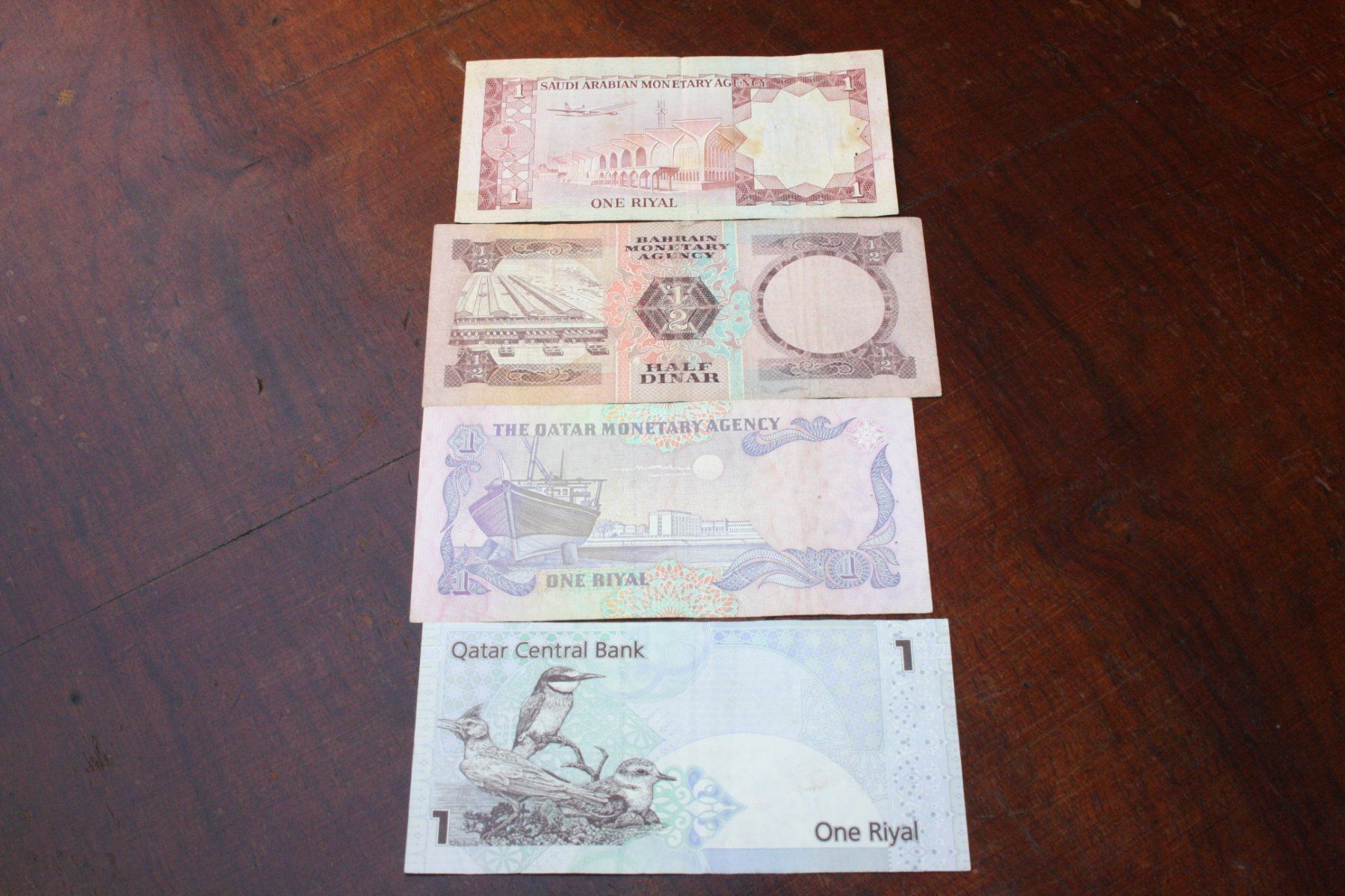 Banknoten: Qatar lot 4  billets – Gebraucht aus Cormondrèche von Hermes.monnaies 1