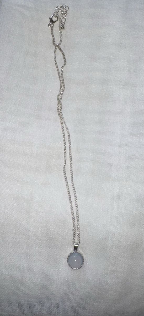 Catenine: Feine Modeschmuckkette mit Anhänger – Usato da Gümligen venduto da morticiaaddams