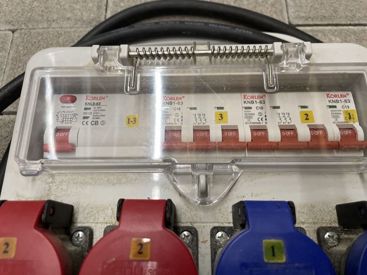 Elektrotechnik: Stromverteiler Baustromverteiler mit Kabel und Stecker – Gebraucht aus Turbenthal von Bucher61 5