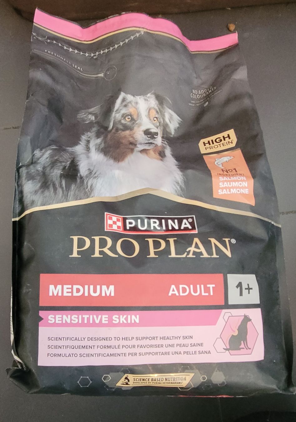 Nourriture: Purina Pro Plan Medium Adult Sensitive Skin 1+ – Neuf avec emballage d'origine à Kappel SO par Matschi86