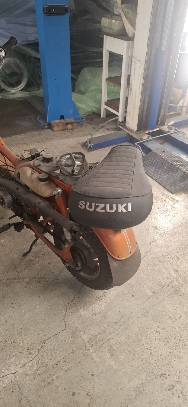 Suzuki Scooters: Suzuki RV 50 – Défectueux à Eschenbach LU par Meg_sbc8 2