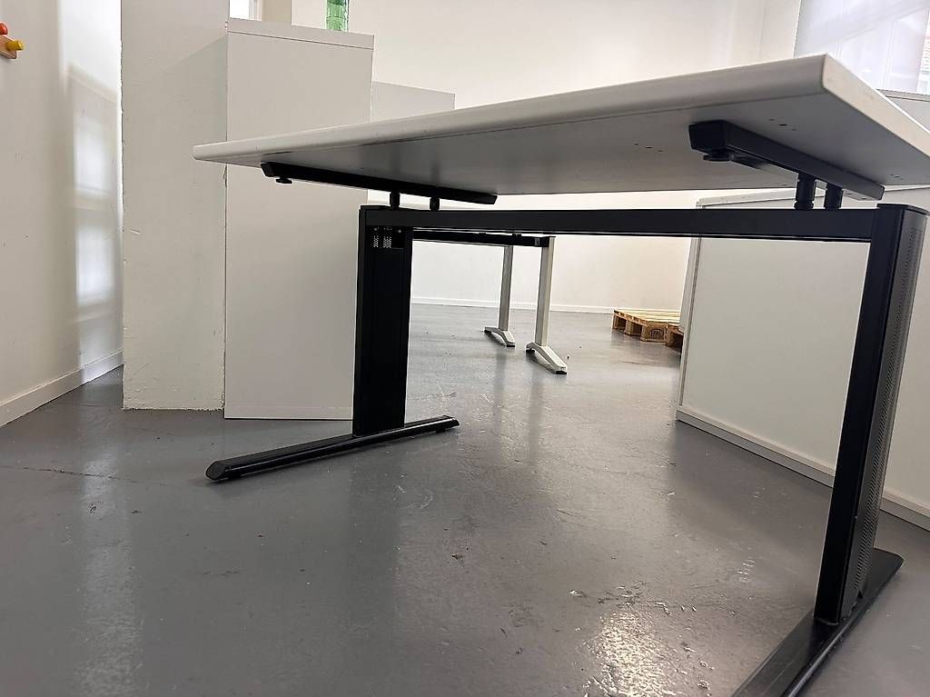 Bureaux: Bürotisch – D'occasion à St. Gallen par alexa89 2