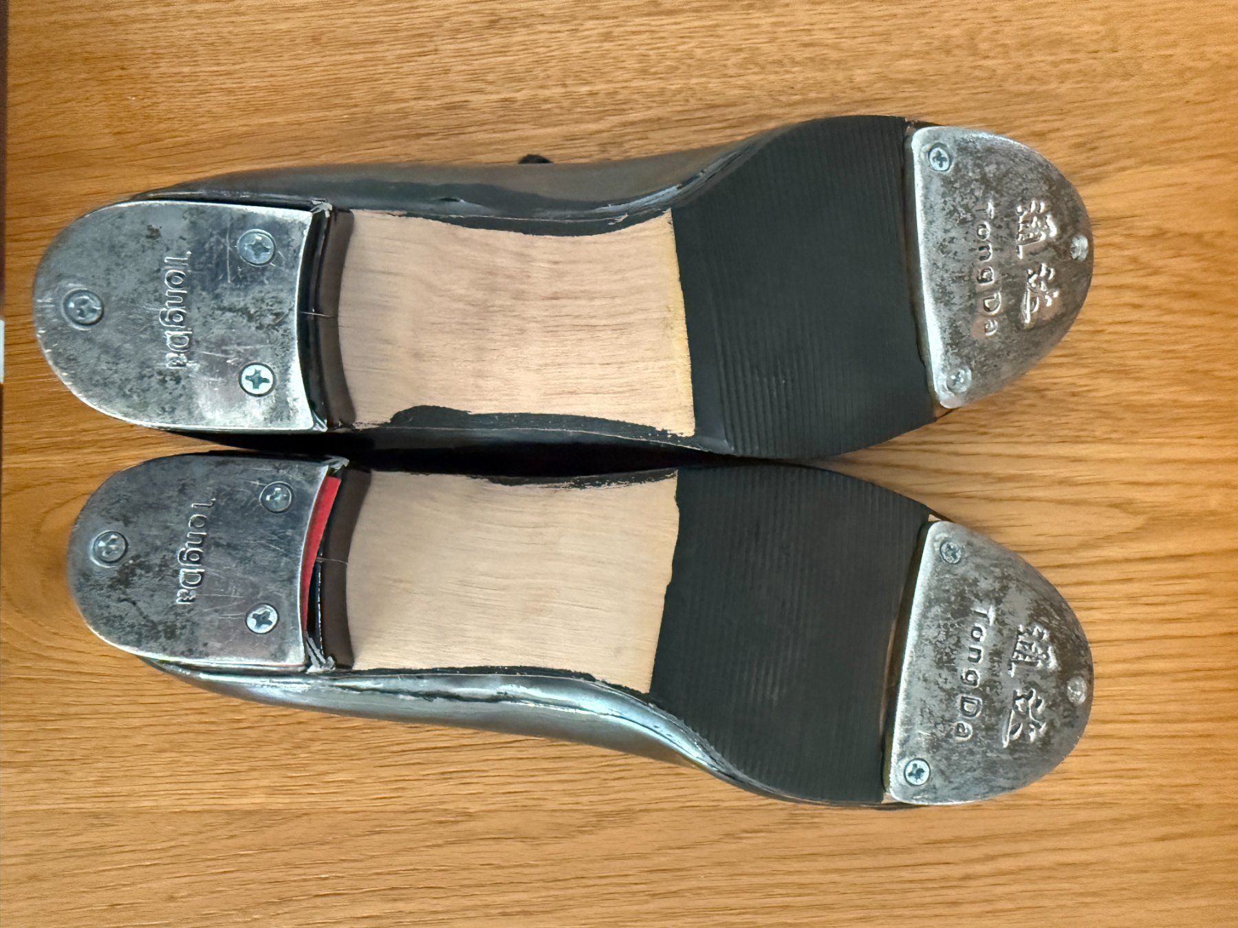 Scarpe da donna: Chaussures de claquettes Tong Da – Usato da Founex venduto da MaevaMatahi 1