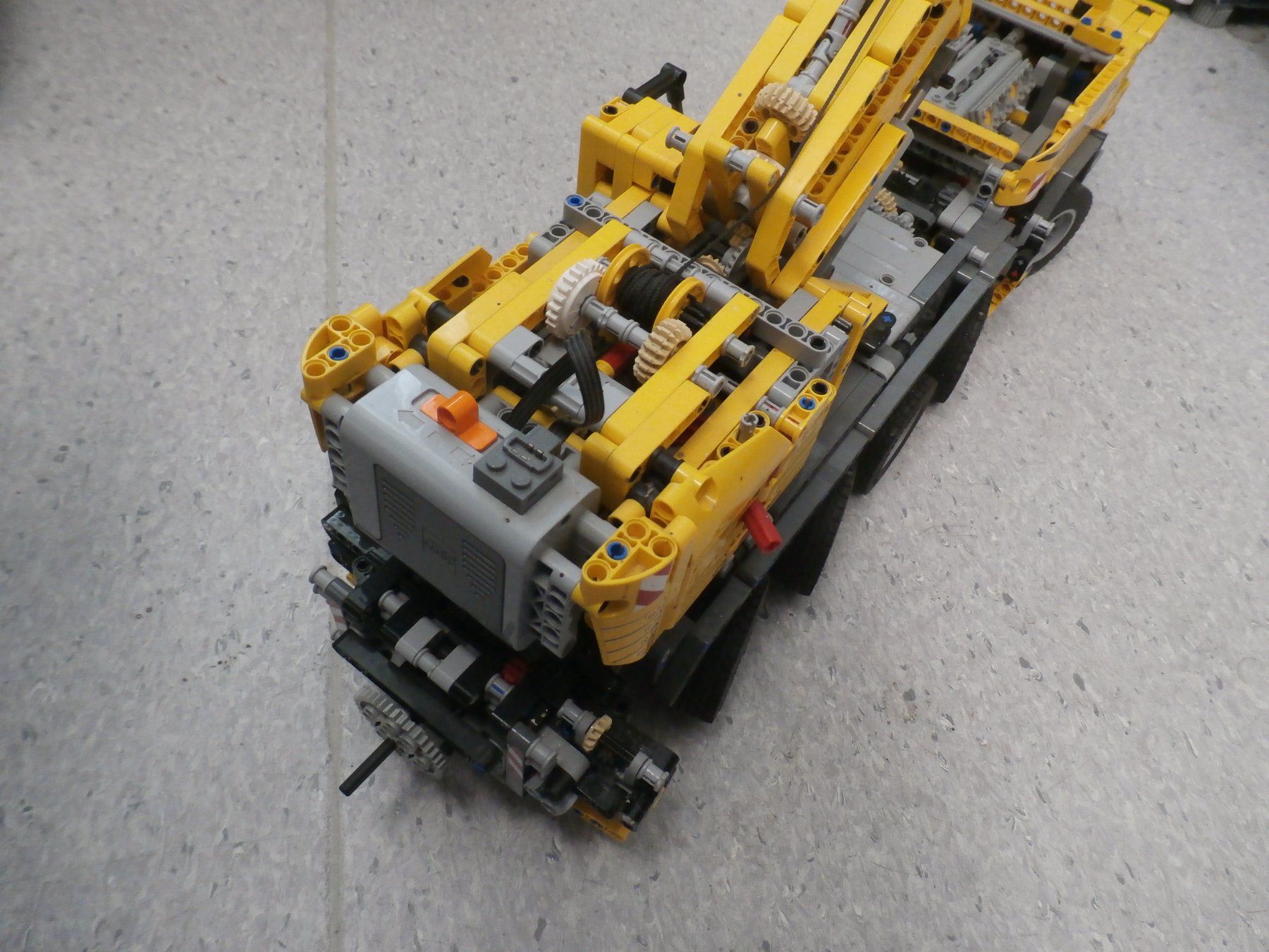 Lego Jeux de construction: Lego Technik Lasterkranwagen 42009 – D'occasion à Solothurn par Lego111 6