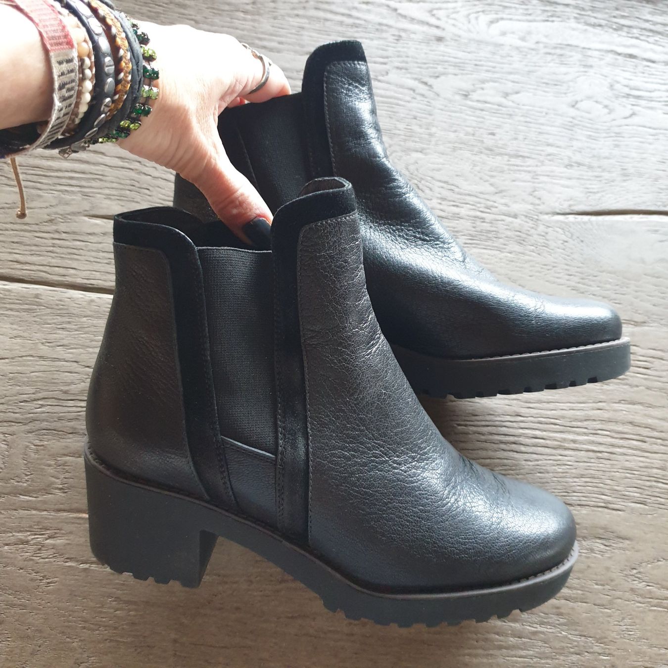 Hogan Damenschuhe: 🐸 HOGAN 37.5 LEDERSTIEFELETTE / STIEFELETTE / BOOT – Gebraucht aus Môtier (Vully) von Frogs 1