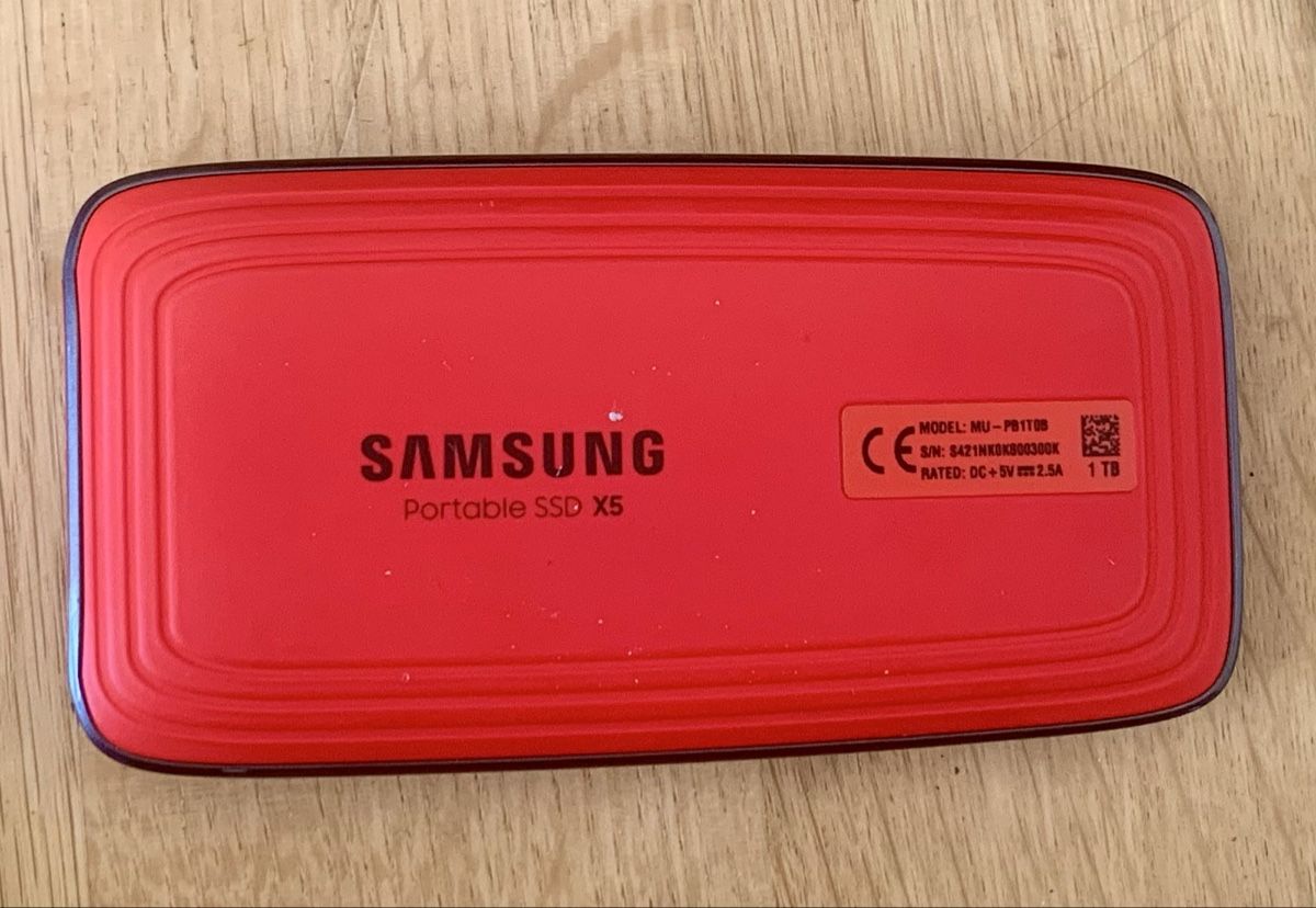 Samsung Dischi rigidi: Samsung Portable SSD X5 1TB Thunderbolt 3  – Usato da Zürich venduto da Fieber 1