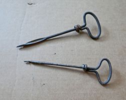2 antike Holzbohrer