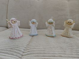 4 Stk. Engel Handarbeit, 9 cm hoch.