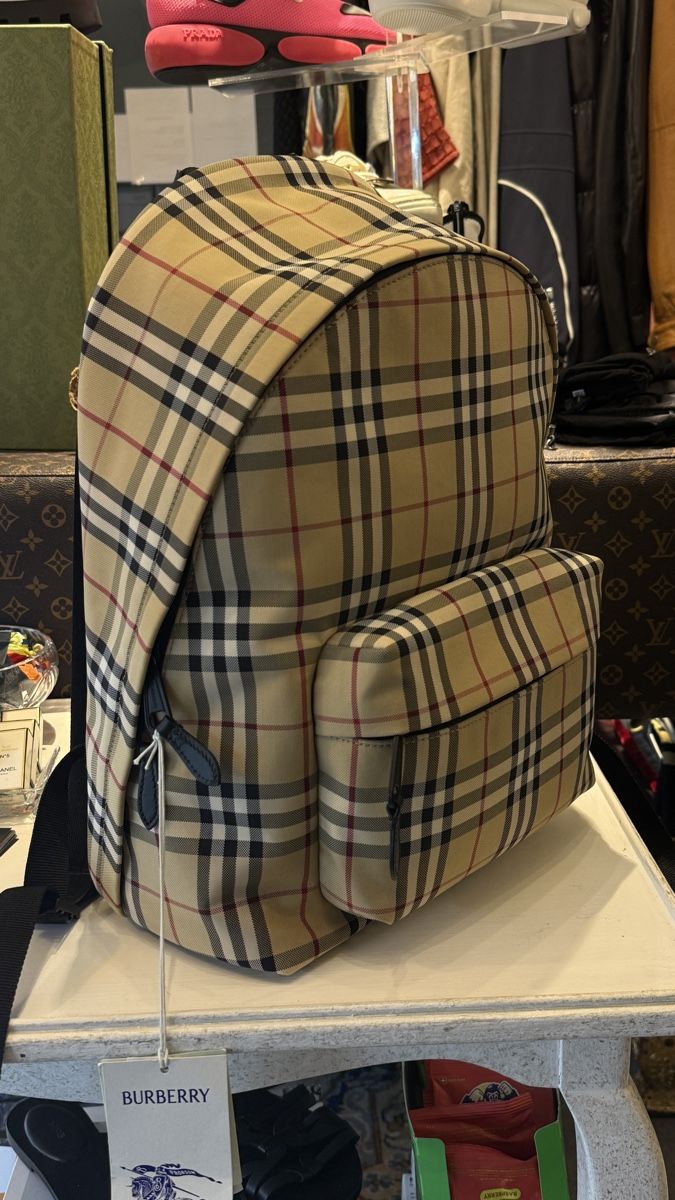 Burberry Rucksäcke: Burberry Rucksack, neu Zustand! Ein Schnäppchen. – Neu und originalverpackt aus Lachen SZ von HelvetiaLuxury 6