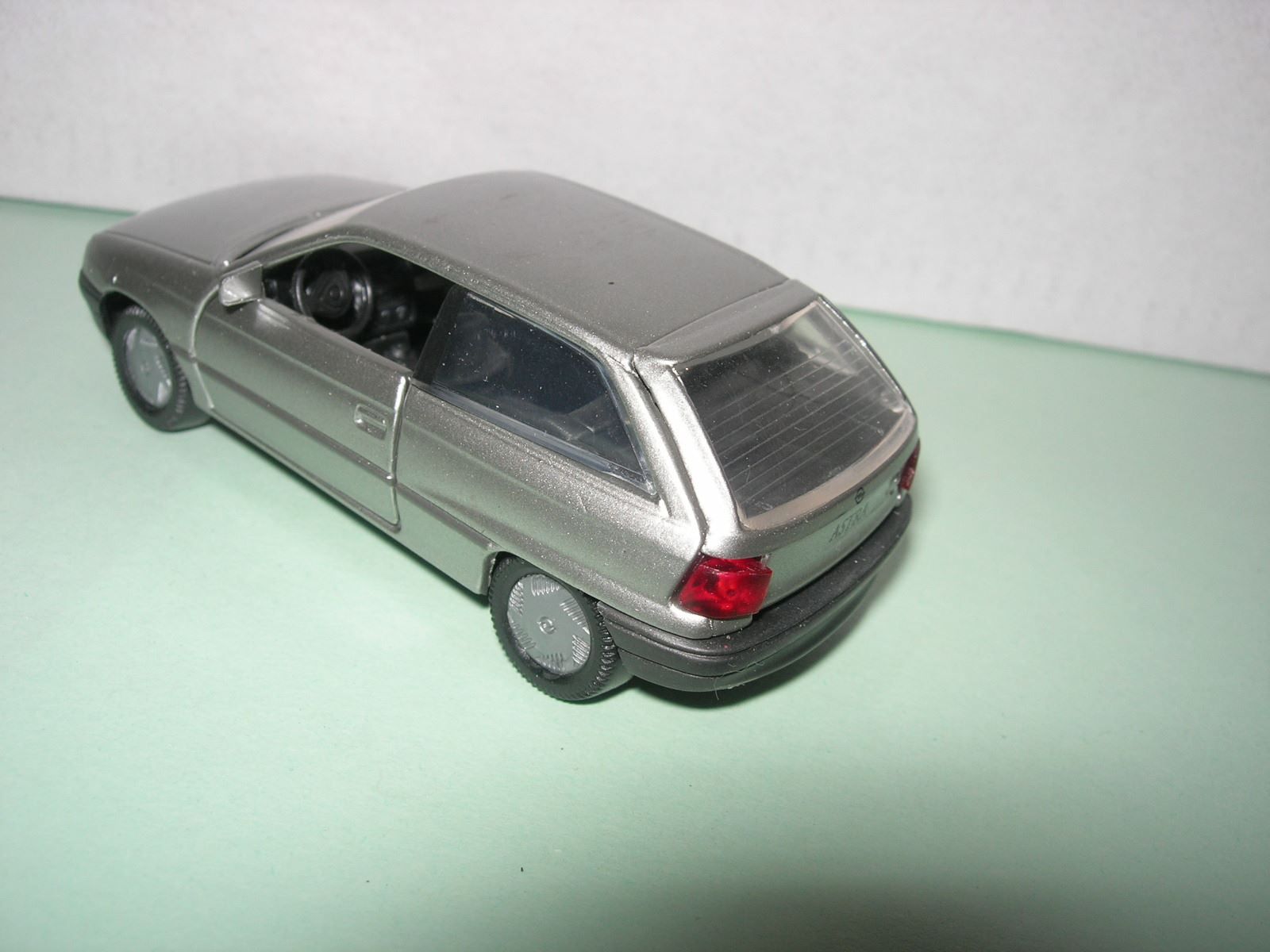 Opel Modellini d'auto: Opel Astra * Gama 1:43 – Nuovo e nell'imballaggio originale da Hornussen venduto da Amw 4