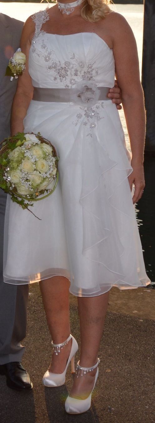 Vestiti: Hochzeitskleid – Usato da Lachen SZ venduto da boris3537