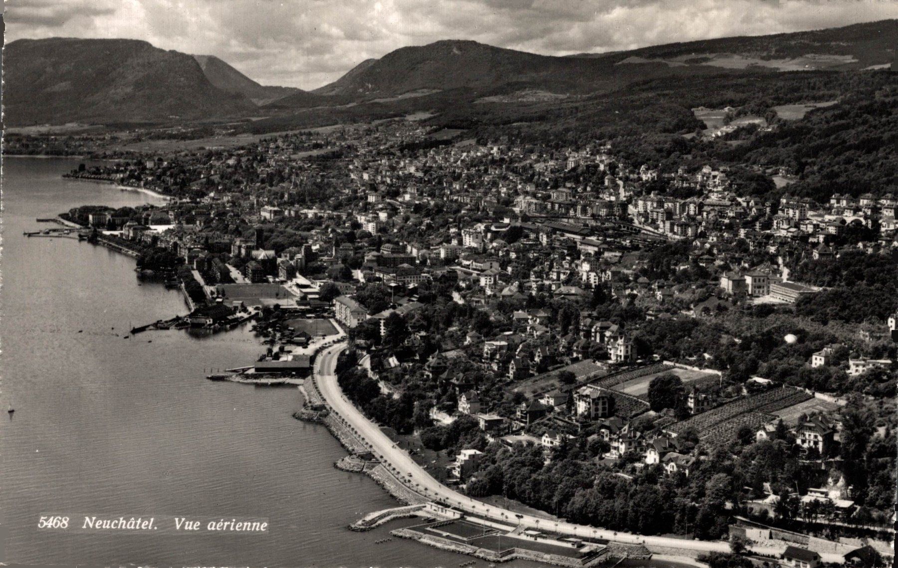 Cartoline postali: Neuchâtel. Vue aérienne – Usato da Bronschhofen venduto da Astore