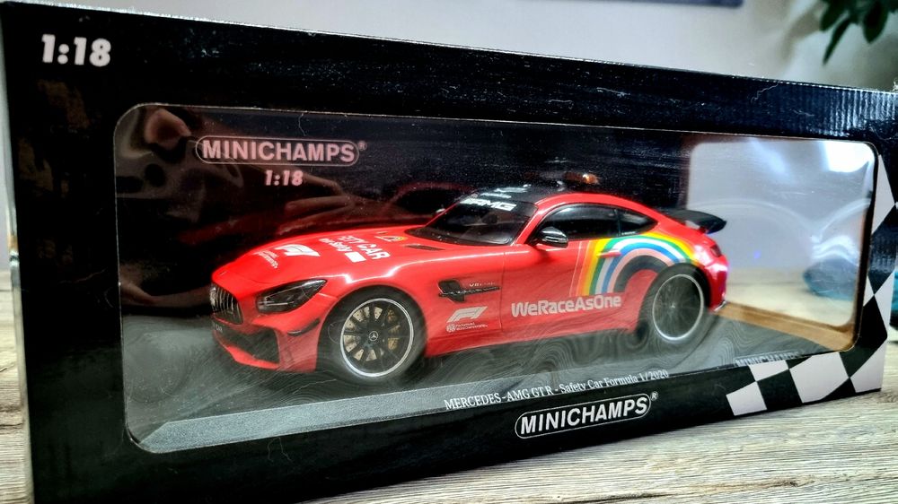MINICHAMPS 155036094 MERCEDES AMG GTR Safety F1 GP 2020 Mugello 1000 GP Ferrari