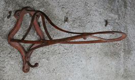 antiker Sattelhalter aus England / Schlauchhalter