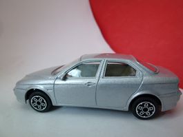 Alfa Romeo 156  - sehr alt von burago-    %% Ausverkauf %%