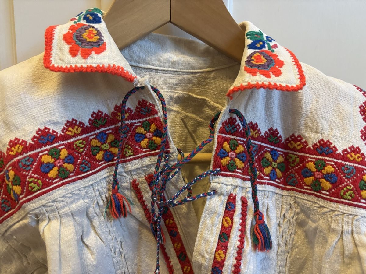 Camicette, T-shirt & Top: Vintage Kinder Trachtenbluse, Handarbeit, Gr. S – Usato da Zürich venduto da Aapitz 1
