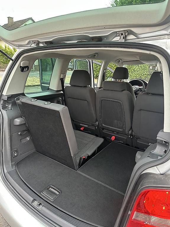 Automobili: VW Touran 2.0 TDI  – Usato da Lenzburg venduto da lir_h6d9 3