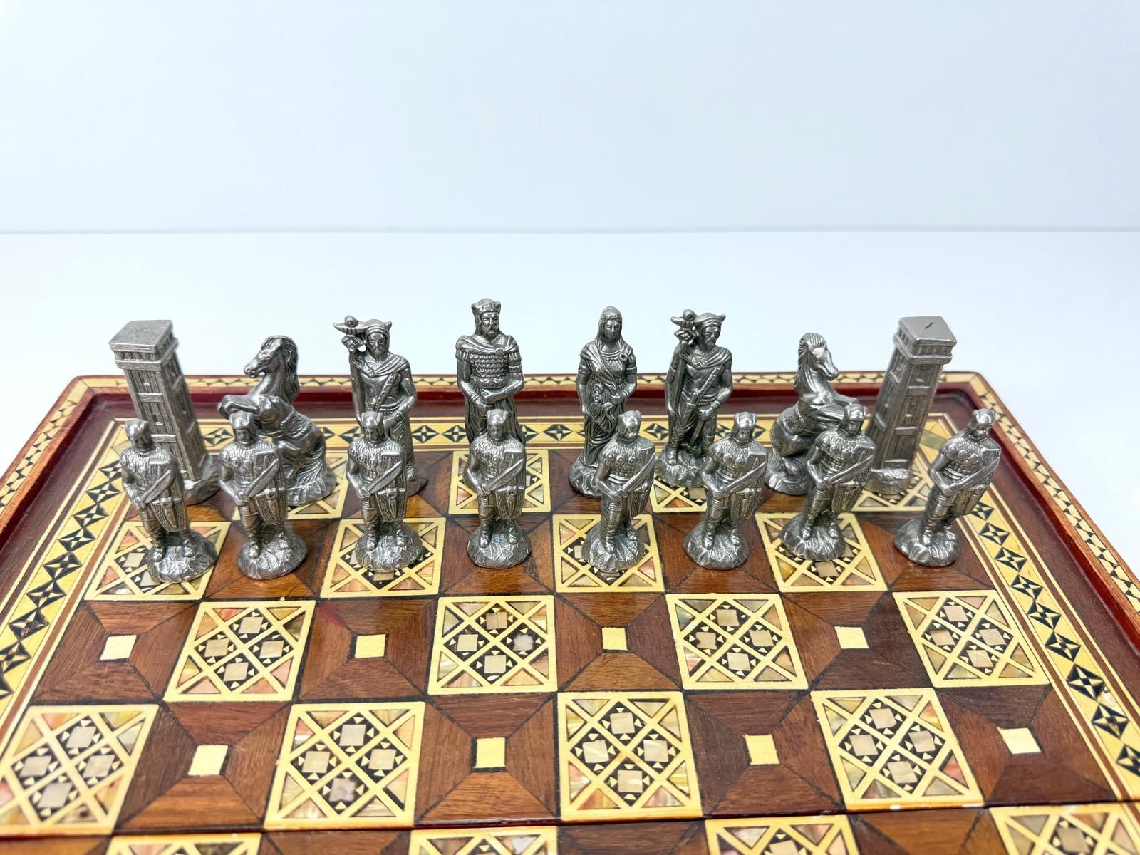 Giochi: Britisches Schach / Backgammon Holz Perlmutt, Antik – Usato da Zürich venduto da Arche_Brockenhaus 1