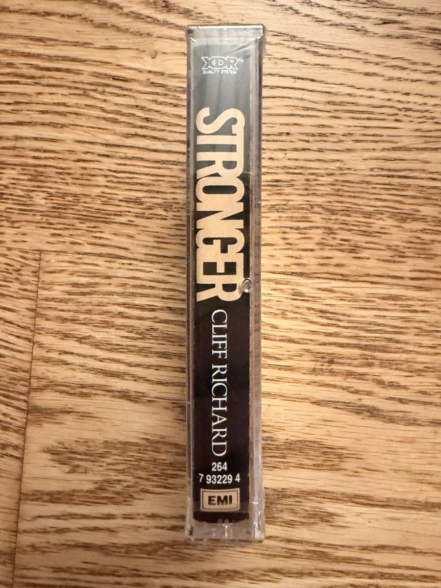 Cassettes audio: Cliff Richard: Stronger MC Musikkassette – Neuf avec emballage d'origine à Hünenberg par Paddels 1