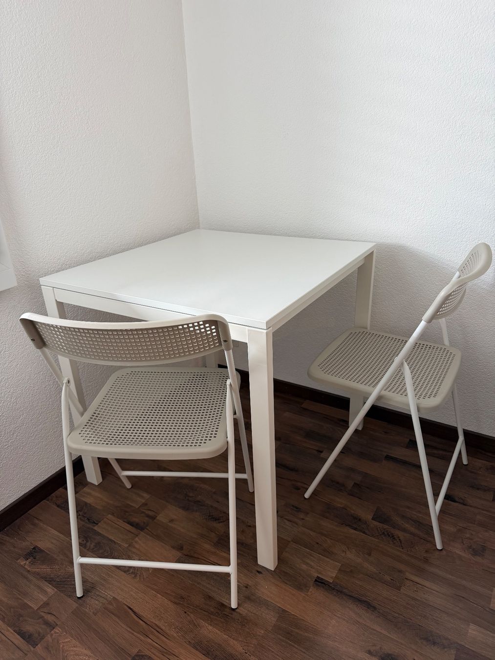 Ikea Tavoli: Ikea Tisch inkl. Stühle – Usato da Wilen b. Wil venduto da iar_h6pz