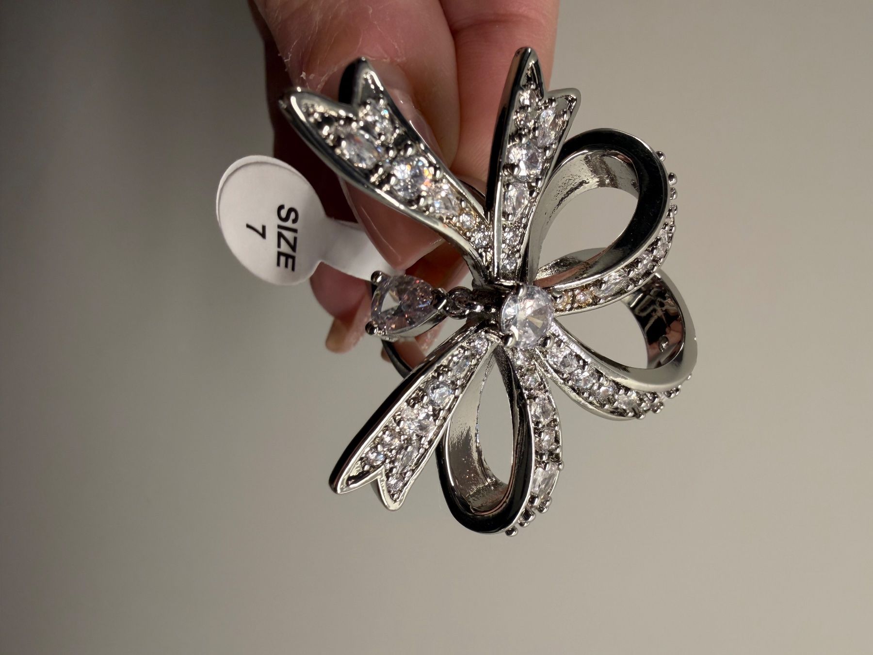Swarovski Ohrringe & -stecker: Ring - Ohrringe Schleife  Grösse neuwertig – Gebraucht aus Solothurn von Monteaurora 1