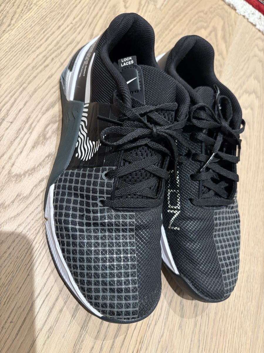 Nike Herrenschuhe: Nike Metcon 8 Smoke Grey Sneaker, Gr 40.5 – Gebraucht aus Baar von El.bee