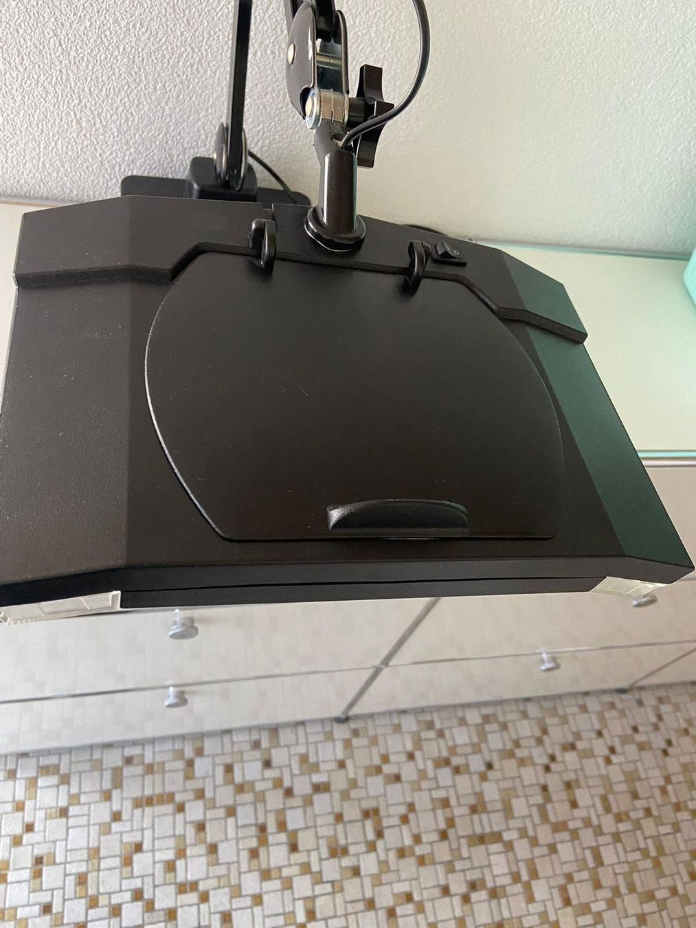 Lampade: MAUL Lupenleuchte / Lampe mit Standfuss – Usato da Laupersdorf venduto da Borer_Liquidationen 4
