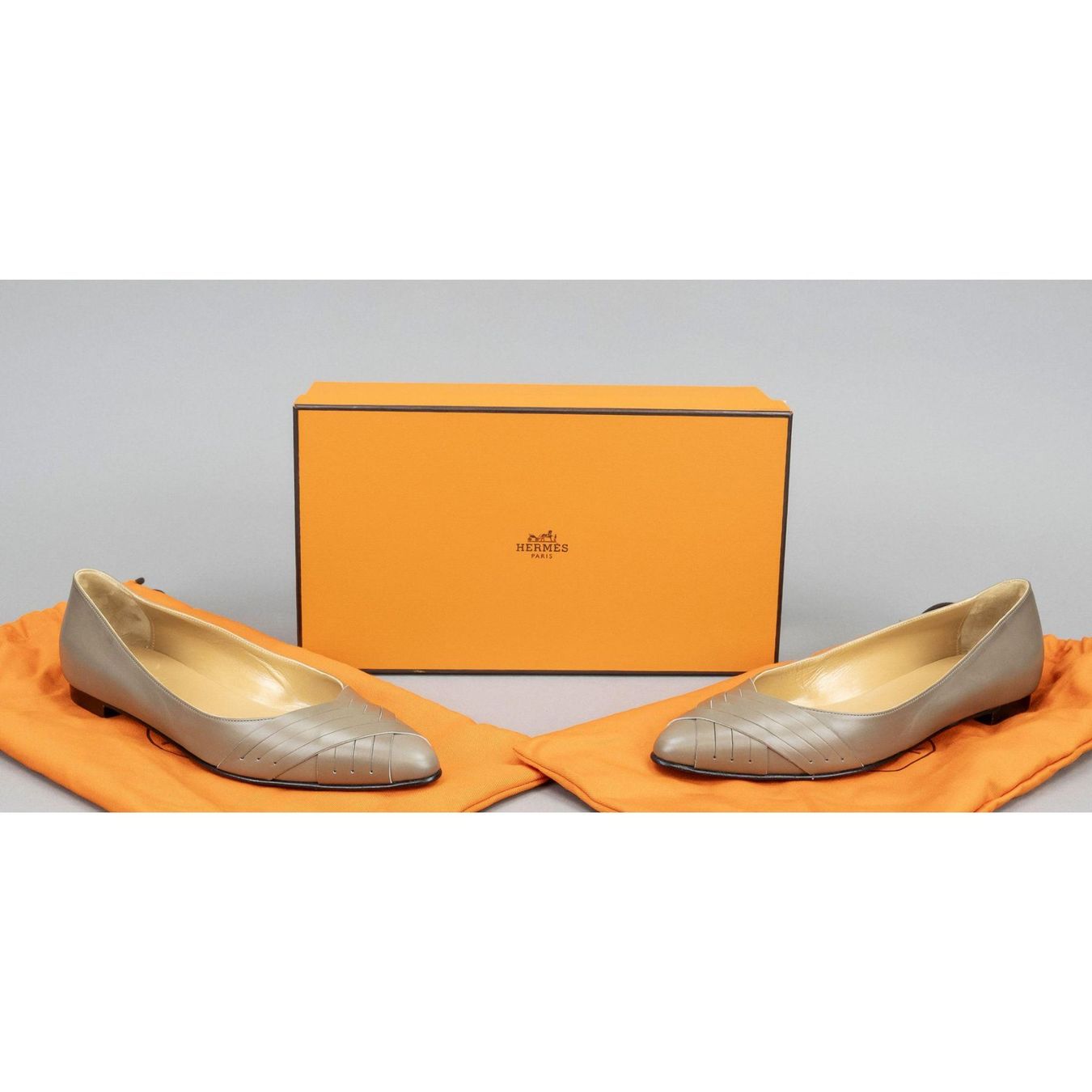 Hermès Damenschuhe: Hermes, ballerinas, taupe-colored leather unworn – Neu (gemäss Beschreibung) aus Morges von 4WLS