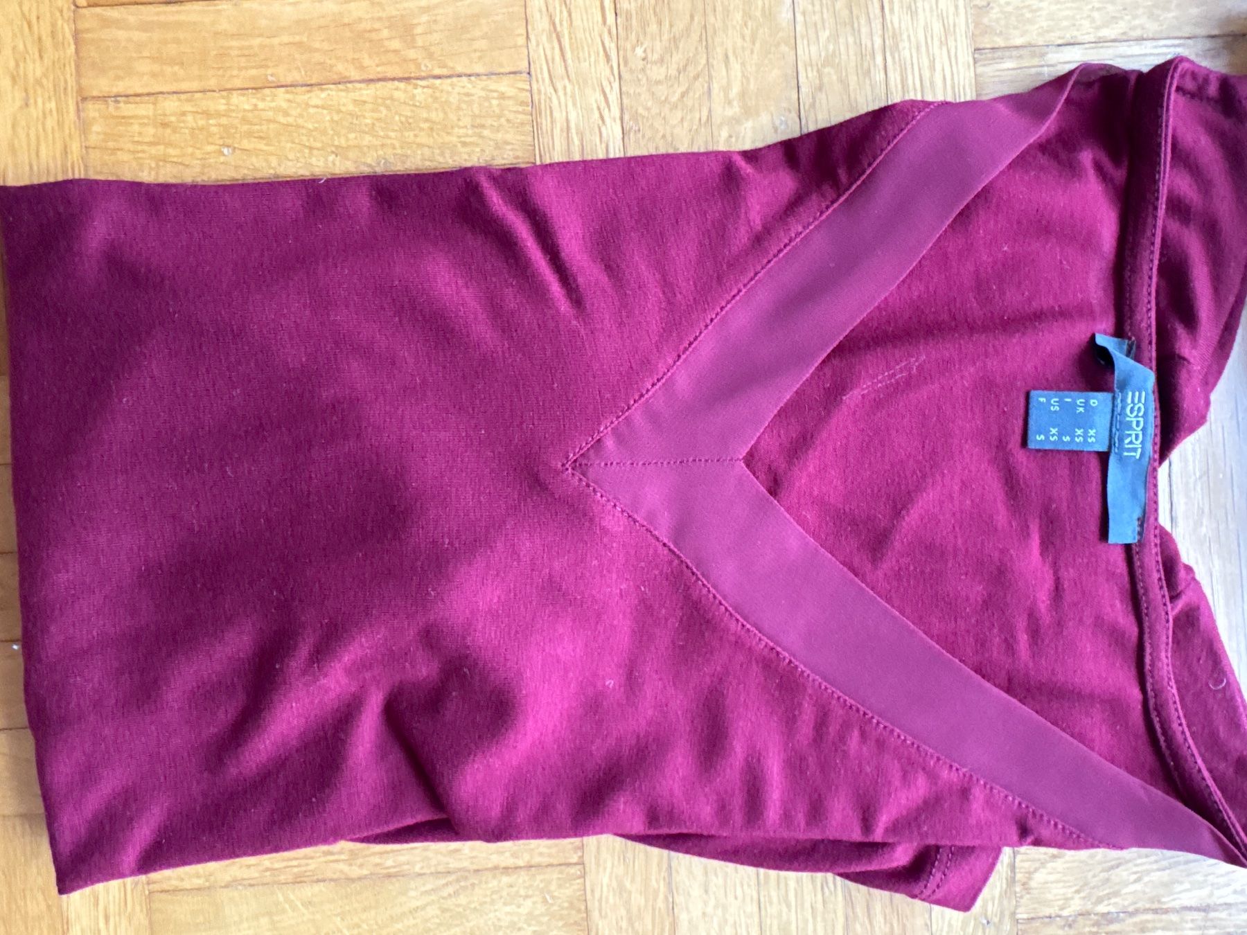 Esprit Lotti di vestiti: 4 Esprit V-Ausschnitt Shirts Gr. S, Damen – Usato da Winterthur venduto da britsi 4