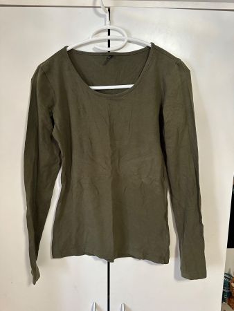 Olivgrünes Langarmshirt von Only (XS)