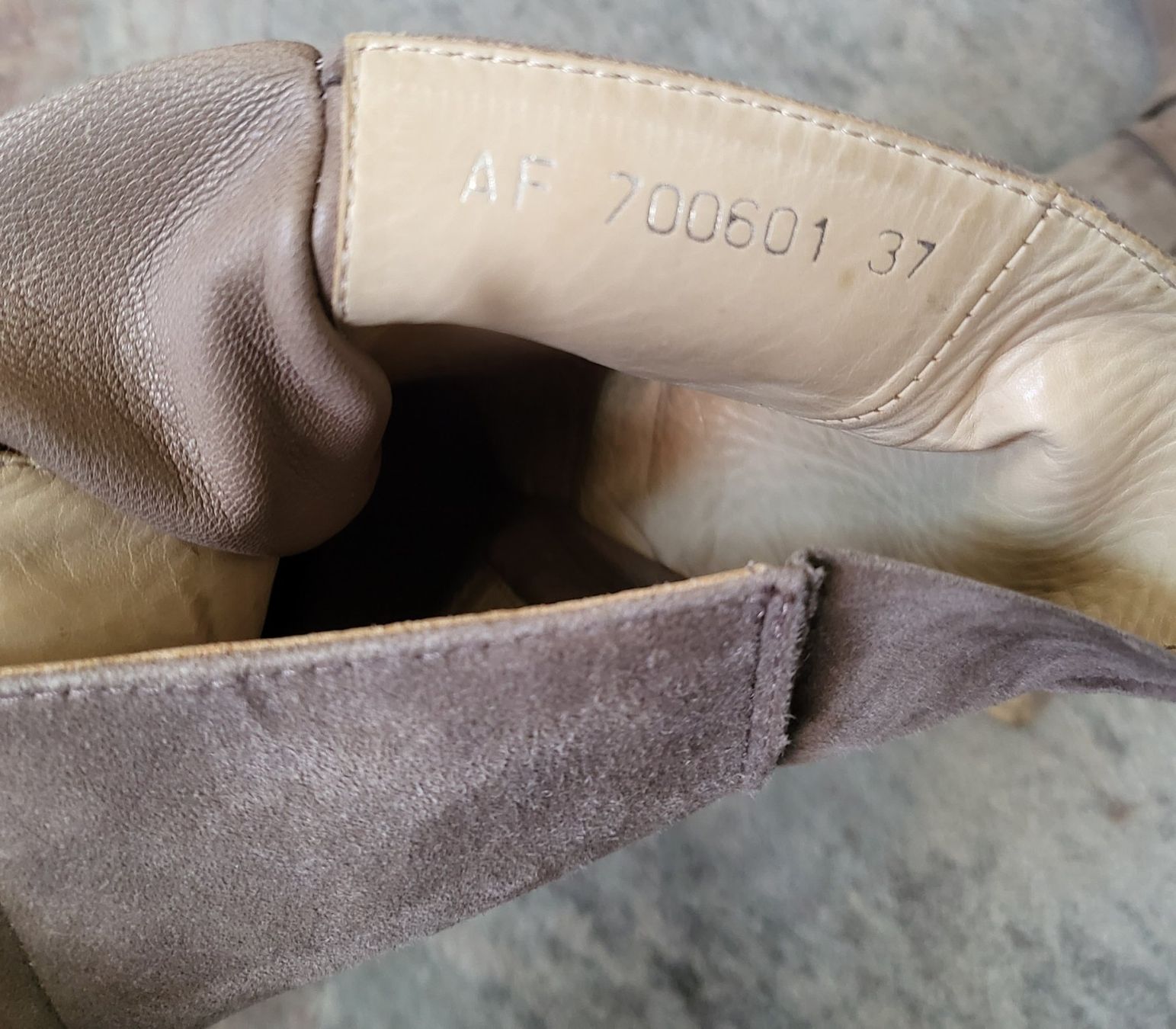 Damenschuhe: Bottes en daim avec talons hauts - Taille 37. – Gebraucht aus Neuchâtel von wikit 2
