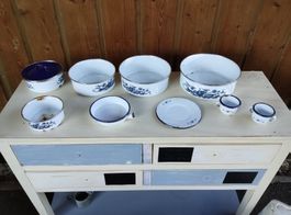 Objets émaillés, déco de jardin