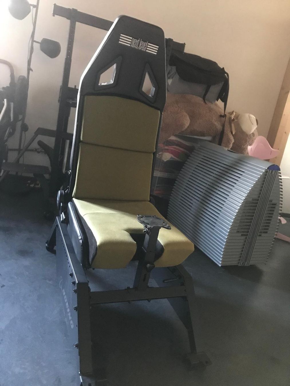 Chaises: Gaming - Stuhl – D'occasion à Illnau par bue_7fp7