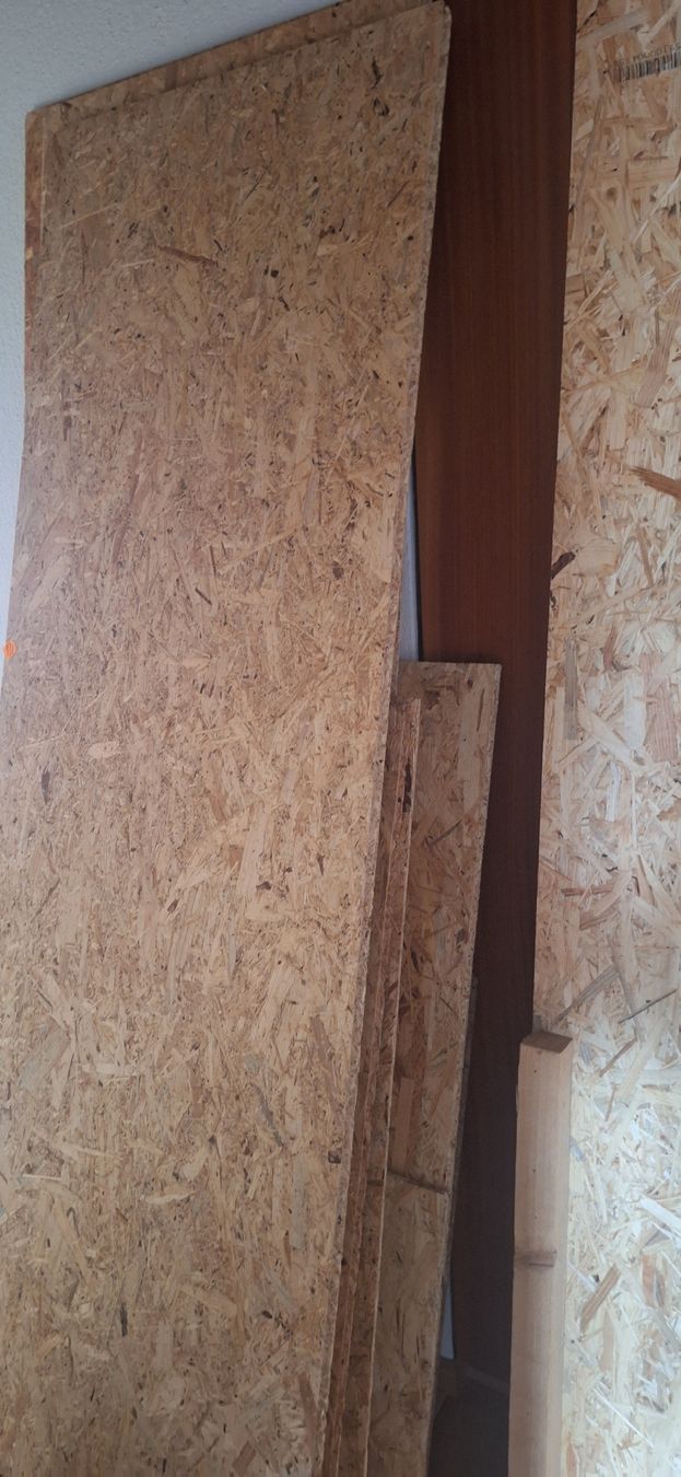 Piatti di portata: OSB Platten Stapel ca 15mm Dick – Usato da Luzern venduto da Briefmarkentaube