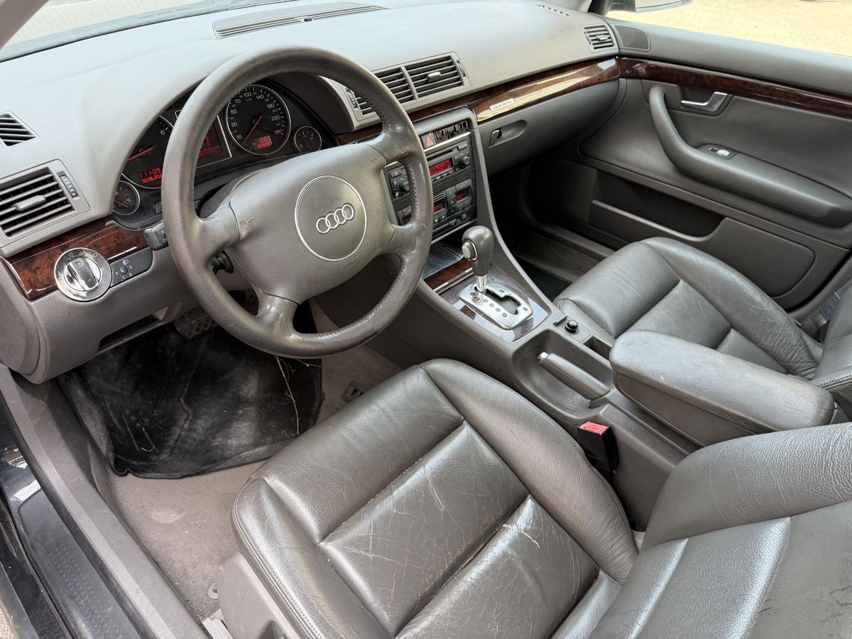 Audi Automobili: Audi A4 3.0 Benzin Automat Limousine schwarz Ab 1.- – Usato da Oberbüren venduto da slaki.ra 8