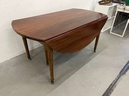 Magnifique table Louis XVI à abattant en acajou