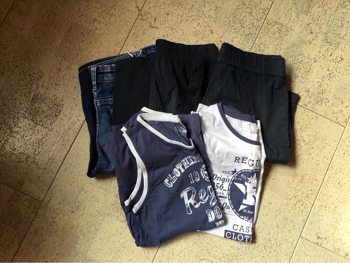 Lotti & Set di vestiti: Sommerkleiderpaket Jungs Gr. 164 – Usato da Wattwil venduto da charlie11