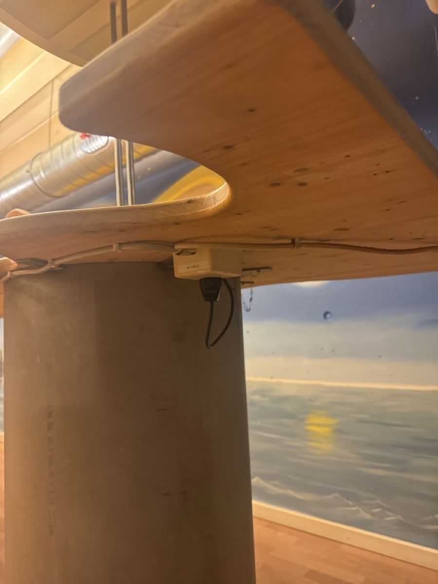 Ladenausstattungen & Messebau: Grand comptoir design en bois avec éclairage intégré – Gebraucht aus Aarberg von SNLiquidation 3