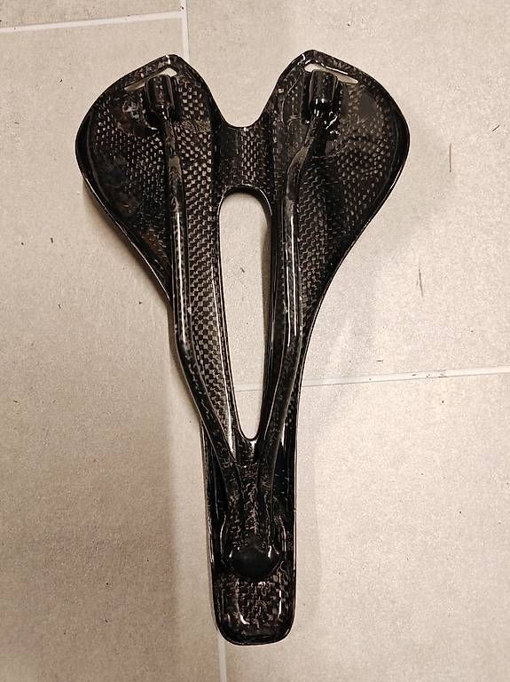 Pezzi di ricambio: Selle Platt carbone  – Usato da Penthaz venduto da GGE01 1