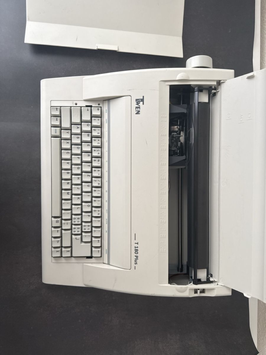 PC: 2 Twen Modell T 180 Plus Typewriter – Usato da Genève venduto da ali_5msd 2