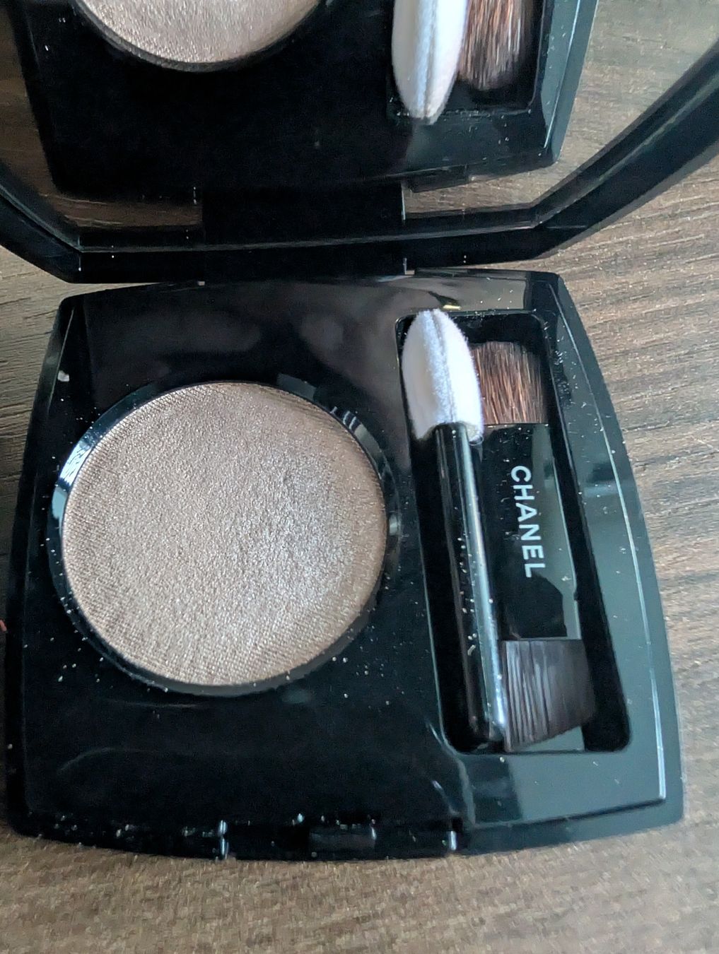 Chanel Make-up: Chanel Ombre Essentielle, 2 teintes – Usato da Buchillon venduto da BarbaraS-D 2