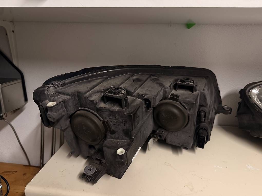 Scheinwerfer:  VW Touran Scheinwerfer (2010?2015). – Gebraucht aus Udligenswil von Sch2s 1