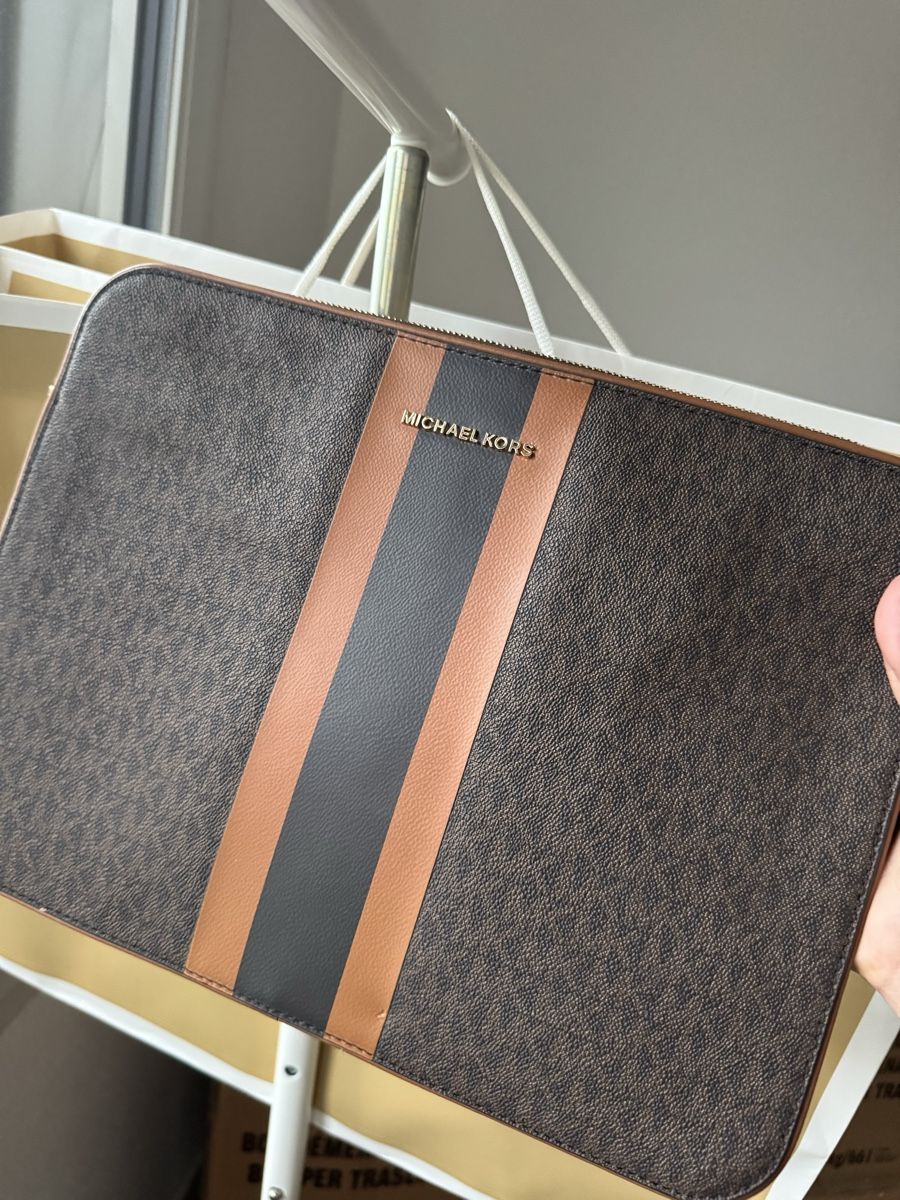 Michael Kors Koffer & Taschen: Elegante Michael Kors Laptoptasche – Neu (gemäss Beschreibung) aus Spreitenbach von TheStyleAtelier