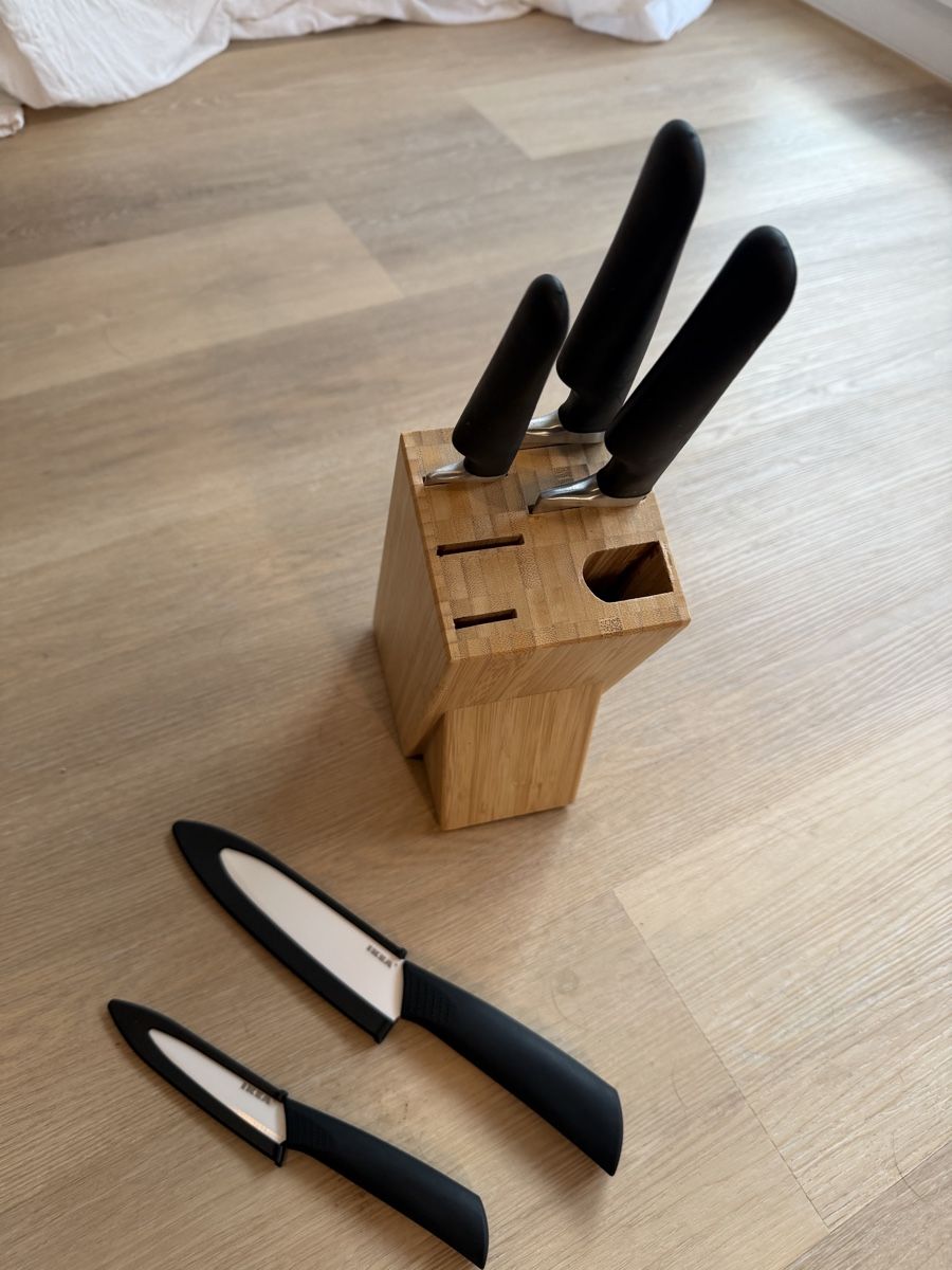 Ikea Couteaux de cuisine: IKEA Kitchen Knives Set with Block Used – D'occasion à Freienbach par gio_cor