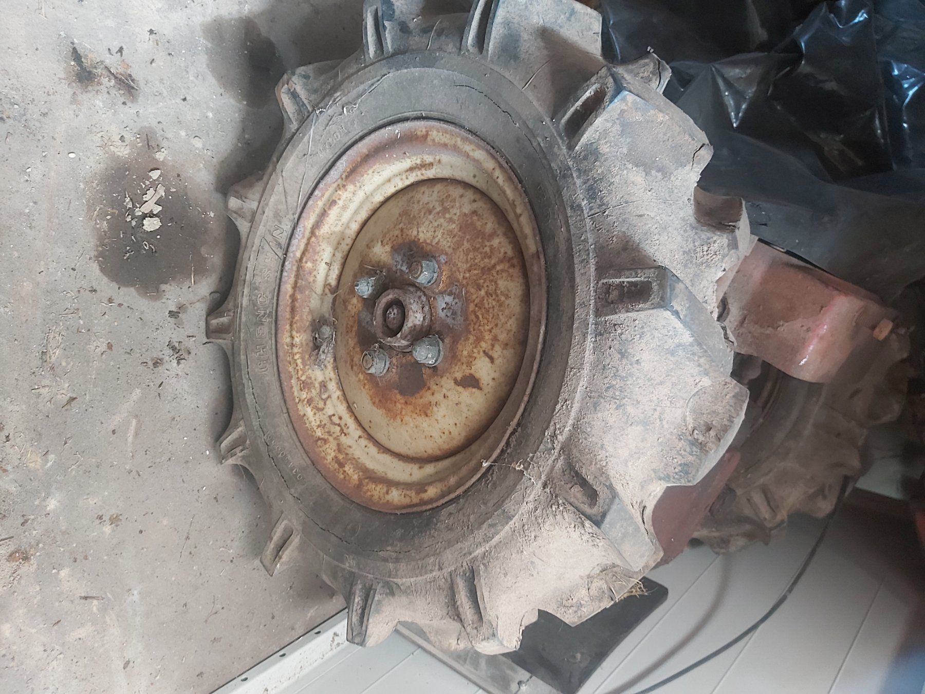 Aecherli Traktoren: Kompletträder zu Aecherli MA65 – Gebraucht aus Riedtwil von Scania94D-