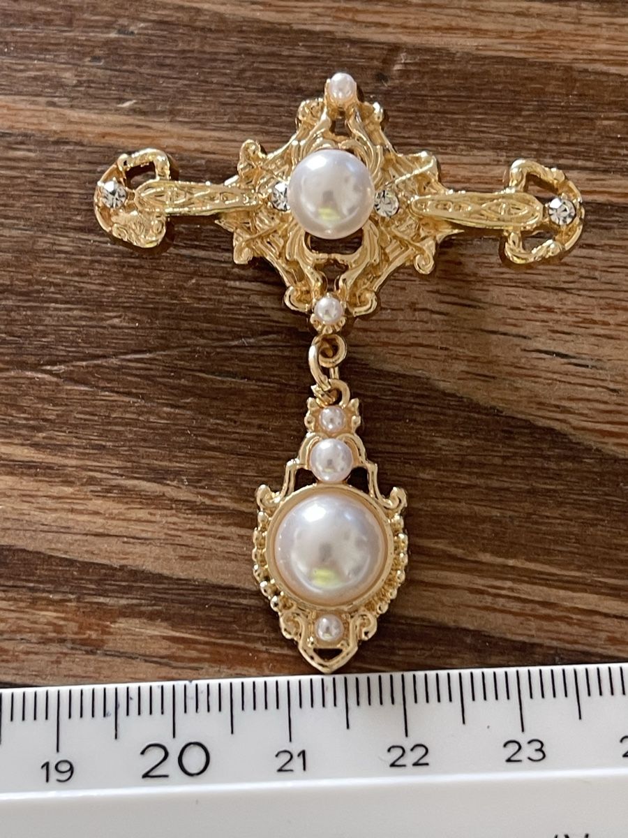 Spille & Fermagli: Broche vintage dorée religieuse avec perles – Nuovo (secondo la descrizione) da Kloten venduto da Vermicelles