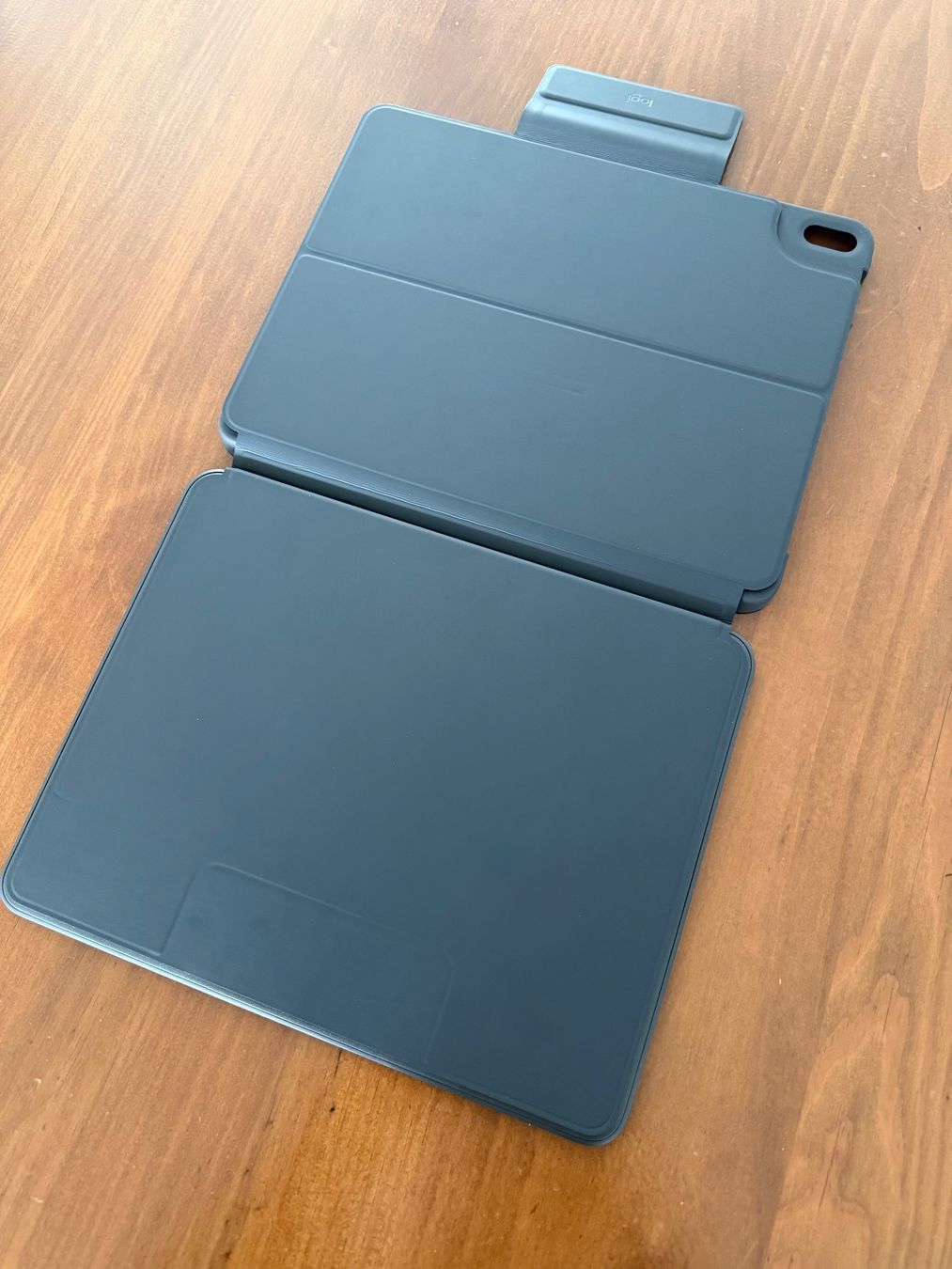 Logitech Tastiere: Logitech Slim Folio iPad Pro 12.9 CH-Layout – Nuovo (secondo la descrizione) da lyss venduto da pad_mxw9 3